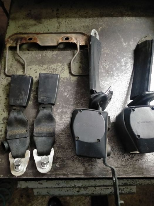 Задние инерционные ремни безопасности