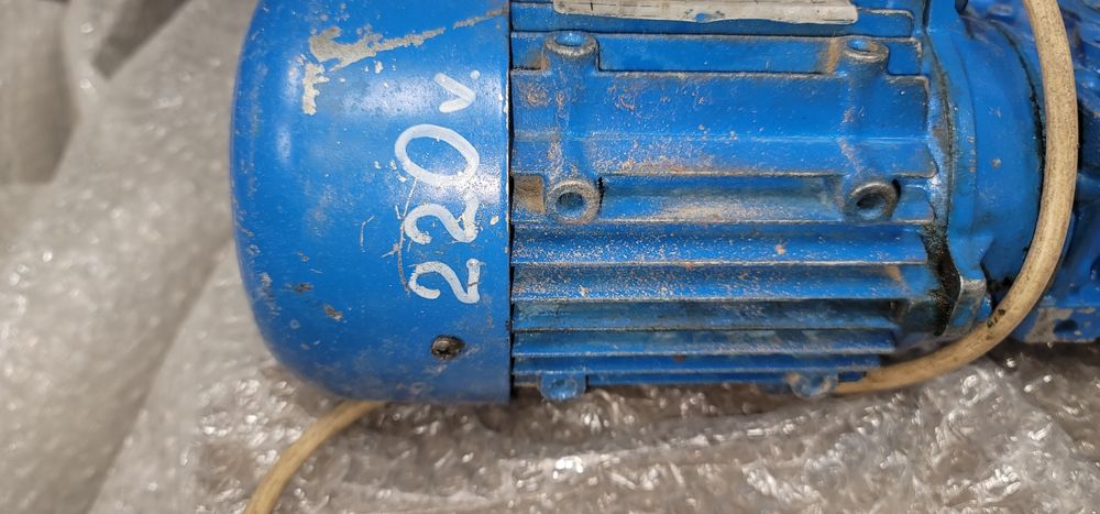 Мотор Редуктор  220 вольт