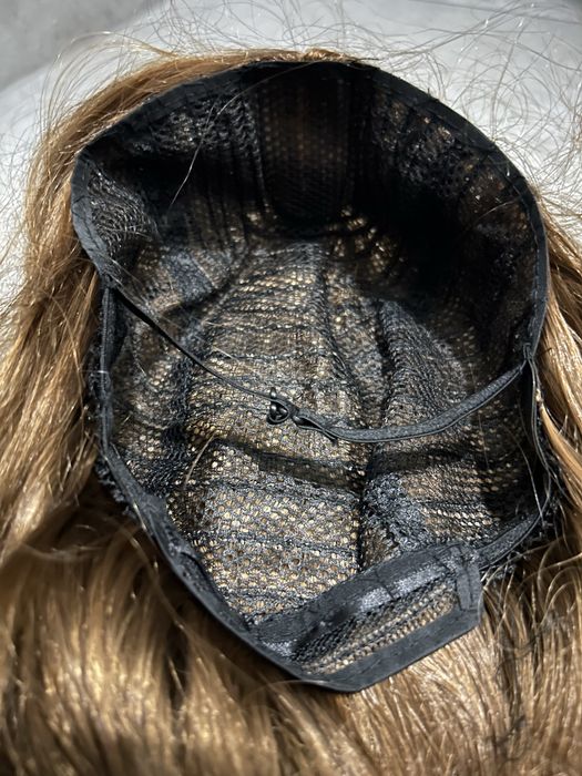 Brązowa peruka - długie włosy