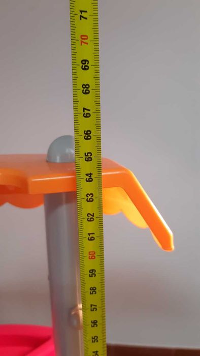 Brinquedos- banca de venda, tábua engomar + ferro, carrinho de compras