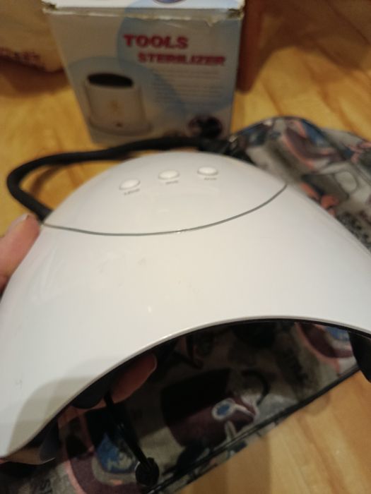 Для манікюру лампа, стерилізатор, педикюр, нарощування нігтів