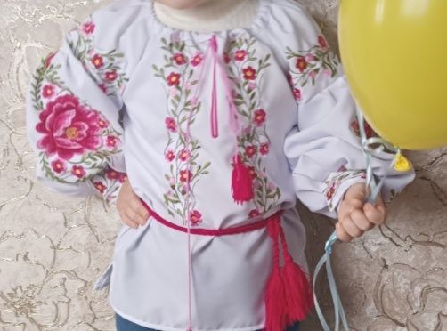 продам дитячу вишиванку для дівчинки 3-4роки костюм білочки також 3-4роки