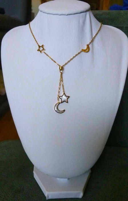 Colar Aço Dourado c/ Estrelas e Lua em Madreperol NOVO