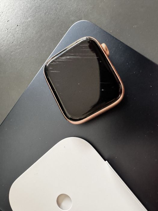 Apple Watch SE 44 mm Gold