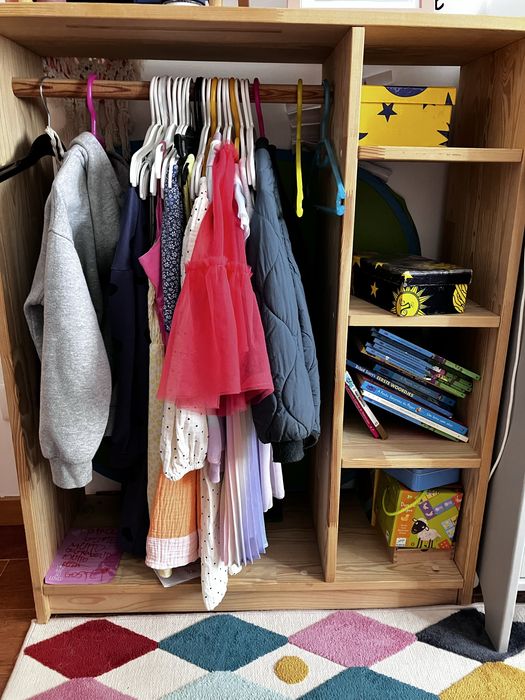 MONTESSORI armário infantil aberto