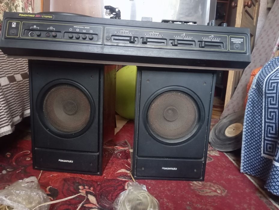 "Стереофаническое компбинирыванре устройство" романтика 201-1 стерео