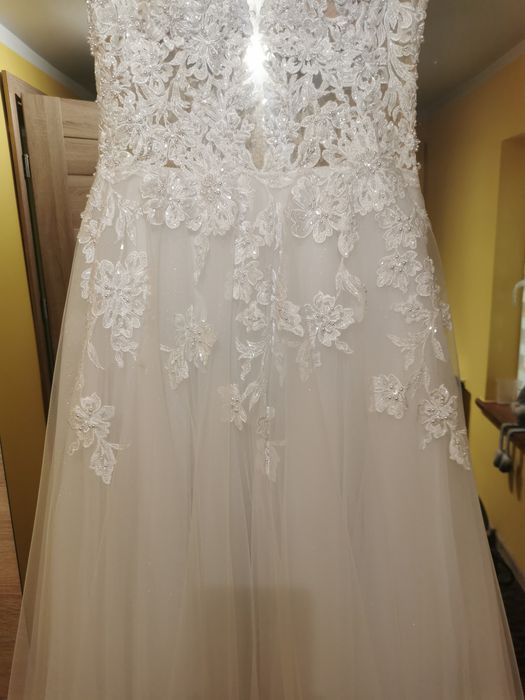 Biała suknia ślubna