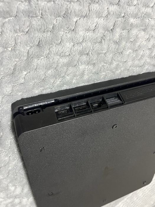 PS4 Slim 1TB com 1 comando