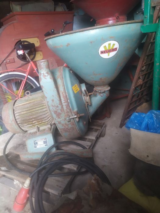 Śrutownik BĄK , bijakowy NEUERO, Gniotownik walcowy JAWOR-SPRZĘT NOWY