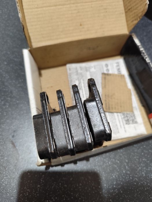 Гальмівні колодки задні mercedes 190 W210