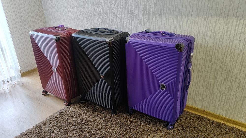 Чемодан великий 2000грн