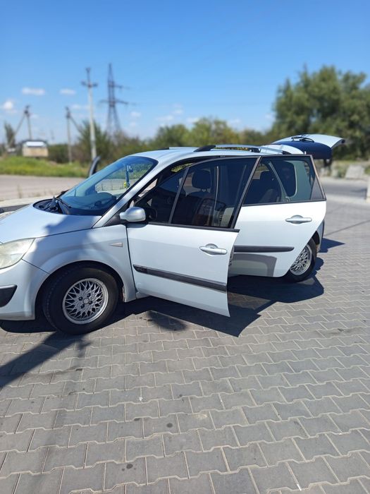 Продаю Рено сцинік -2
