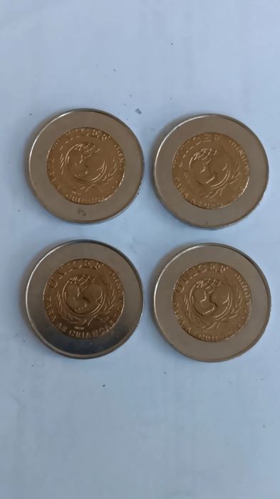 Moedas de 100 escudos com erro 'Portugusa"