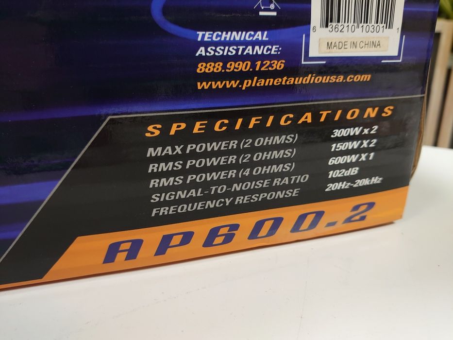 Автомобильный 2х канальный усилитель из США 2х100вт RMS.