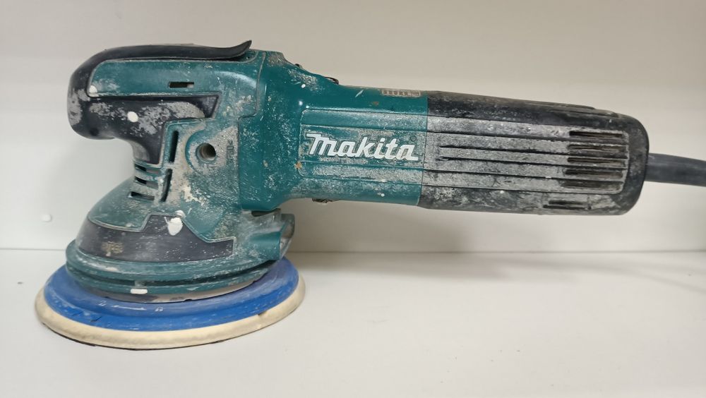 Шліфмашина вібраційна ексцентрикова Makita BO6050