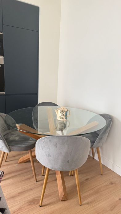 Conjunto mesa + 6 cadeiras