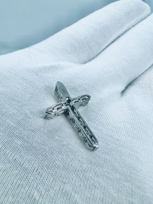 Золотой крестик с бриллиантами 1.40 карат. Ювелирный дом Сова.