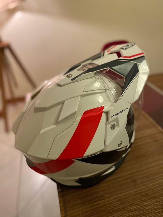 Capacete Semi novo com Viseira escura