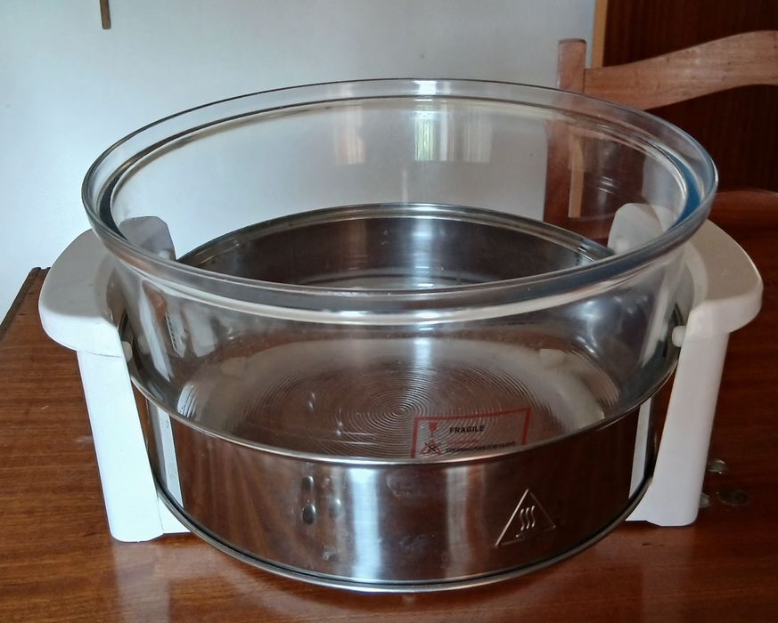 Taça em vidro para quentes com suporte