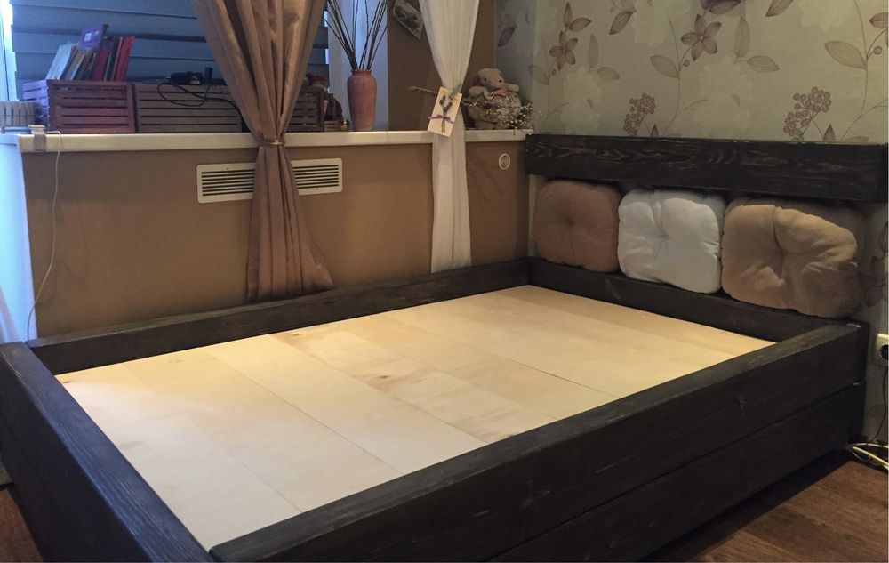 Кровать,лавка,стол