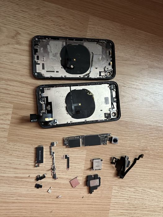 Запчастини iPhone XR / Лотом або вроздріб / Плата, камери, корпуси.