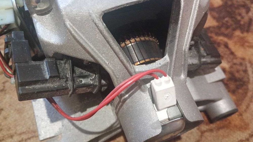 Двигун для пральної машини ARISTON та INDESIT