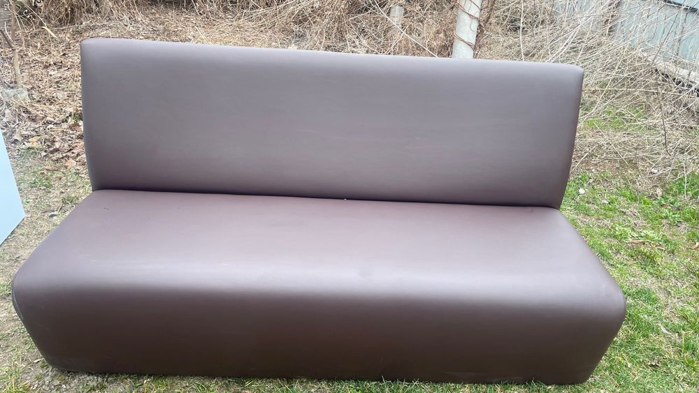 Диван з шкірозамінника