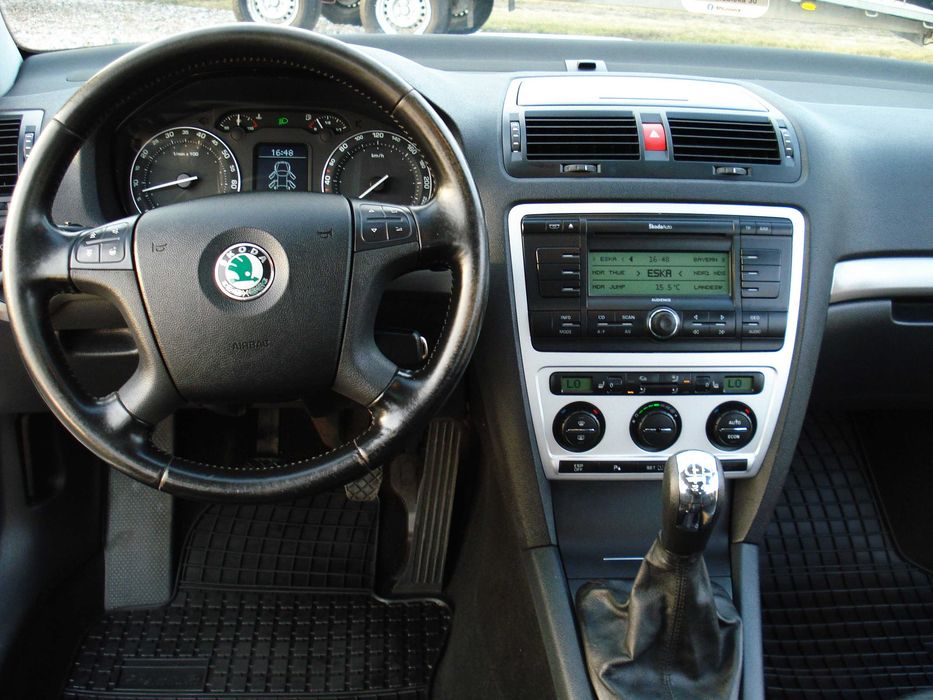 Skoda Octavia Kombi 2.0 FSI 150 KM Niski przebieg - Bogato wyposażona
