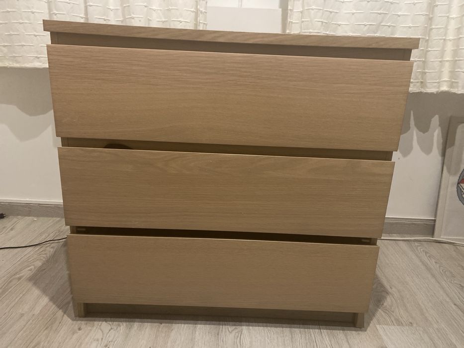 Comoda e secretaria ikea