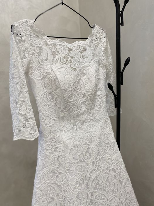 Весільна сукня з невеликим шлейфом