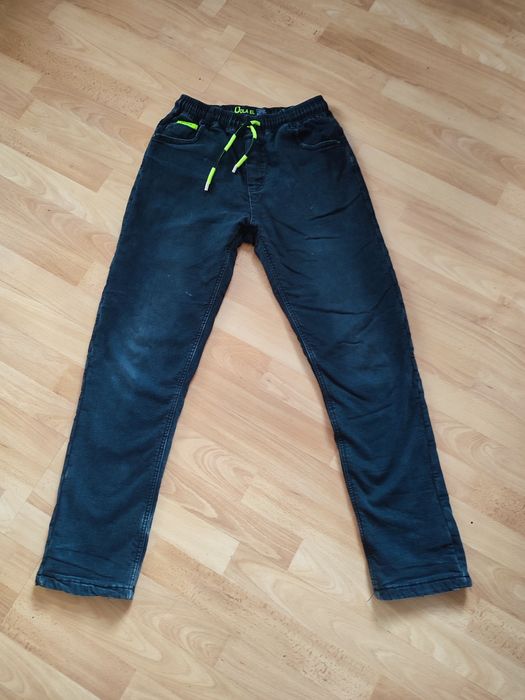 Продам утеплені джинси на хлопця  підлітка 170см,