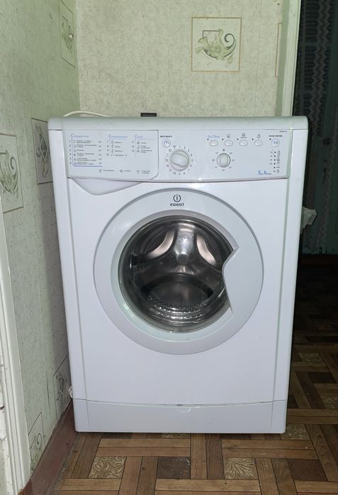 Стиральная машина Indesit IWSB 5105