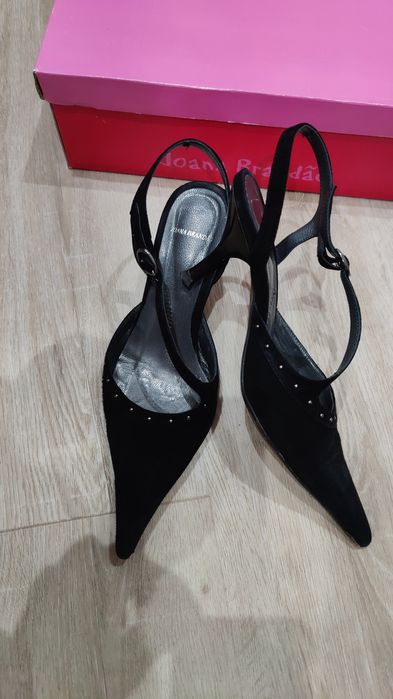 Sapatos em camurça preta