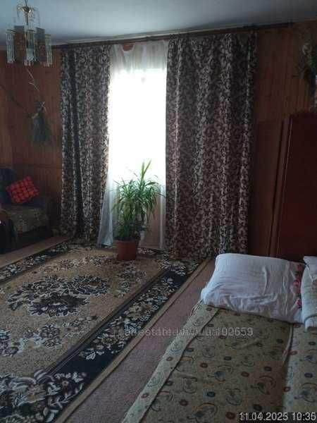 Продаж житлового будинка та земельної ділянки