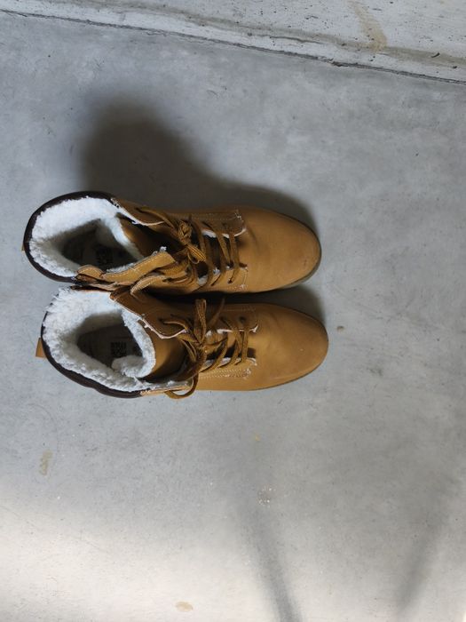 Botas com cordões
