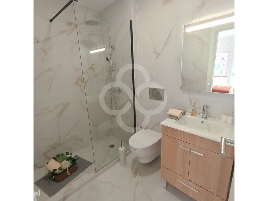 Apartamento T3 totalmente remodelado em Bairro familiar em Benfica ...