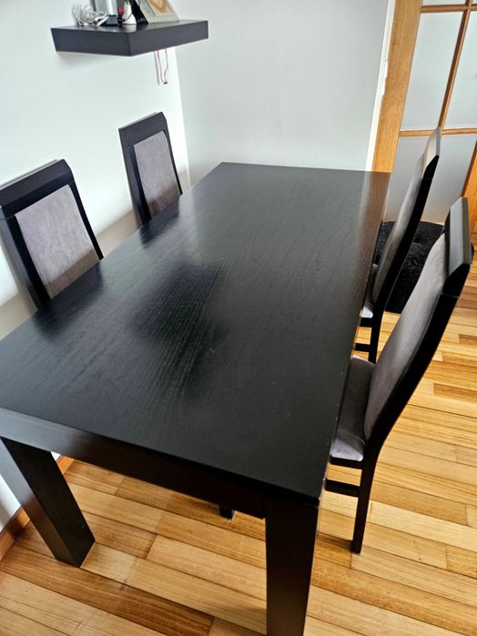 Mesa e cadeiras sala jantar