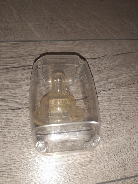 Пляшечки, поїлки, соски