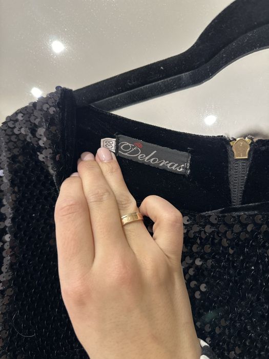 Новорічна жіноча сукня з паєтками