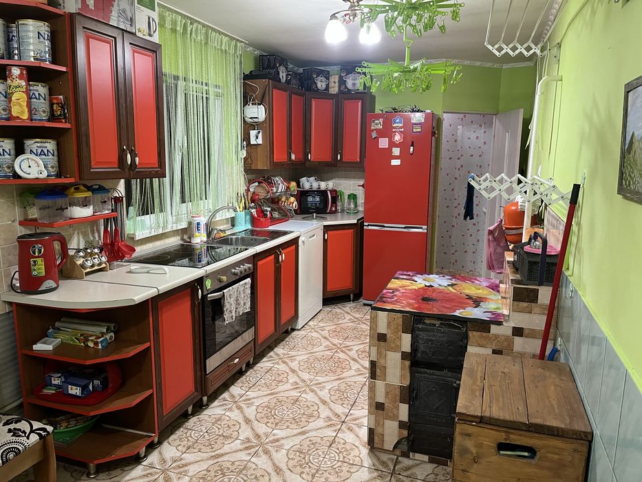 Здається житло в селі Кваси