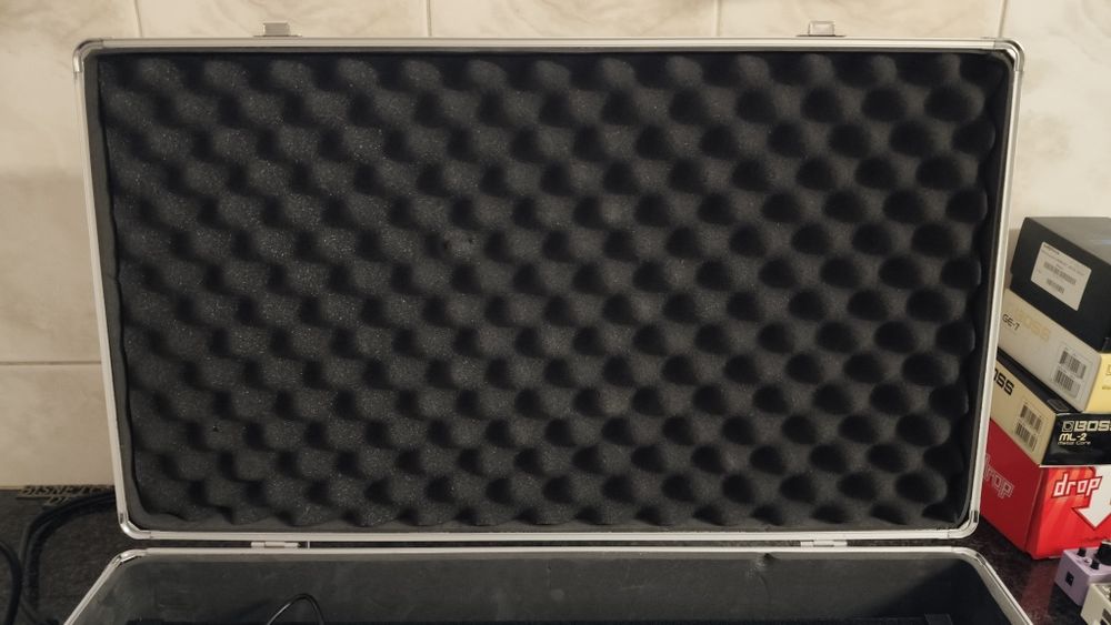 Mala case para pedais Harley benton + transformador