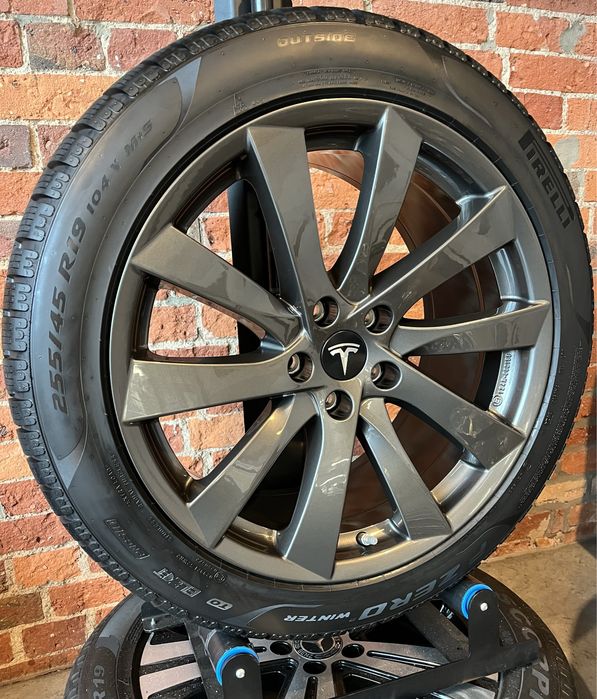 Koła Zimowe 19 Tesla Y Long Range 255/45R19 Performance 2025 Pirelli
