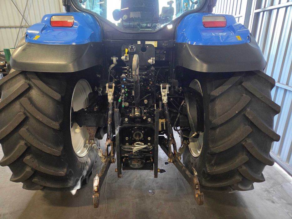 New Holland T7  Claas John Deere Case