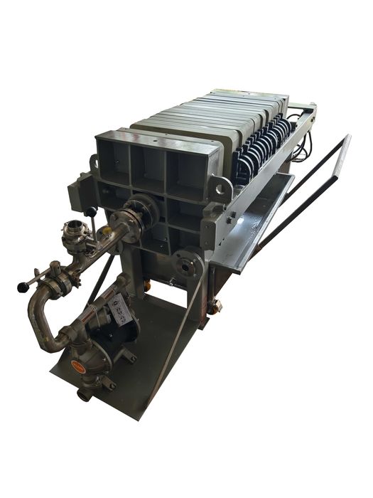 Prasa filtracyjna, odlakierowywanie chemiczne