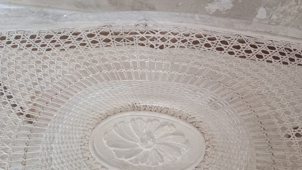 Mesa de centro antiga pequena para recuperar