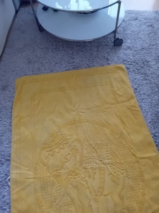 Bardzo duży wytłaczany komfortowy recznik kąpielowy