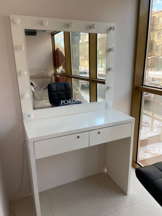 Зеркало для макияжа с подсветкой