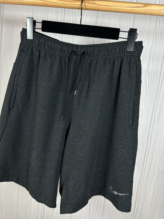 Nike Dry Mens Training шорти з красивим базовим дизайном Оригінал M