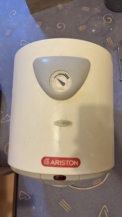 Робочий бойлер ariston 50 літрів