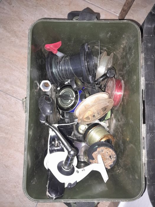 Canas de pesca usadas e bom estado
